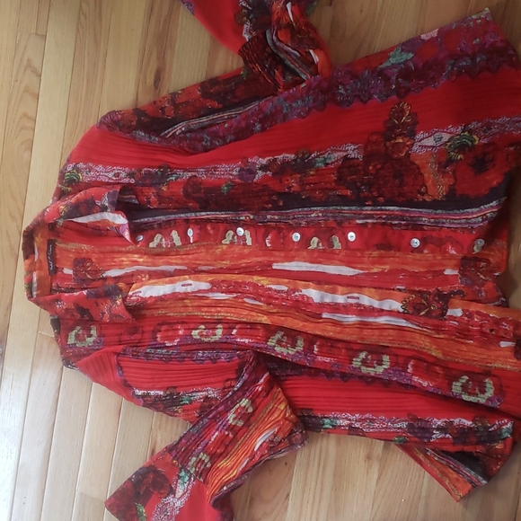 Fun multi colored women's blouse - Picture 2 of 4